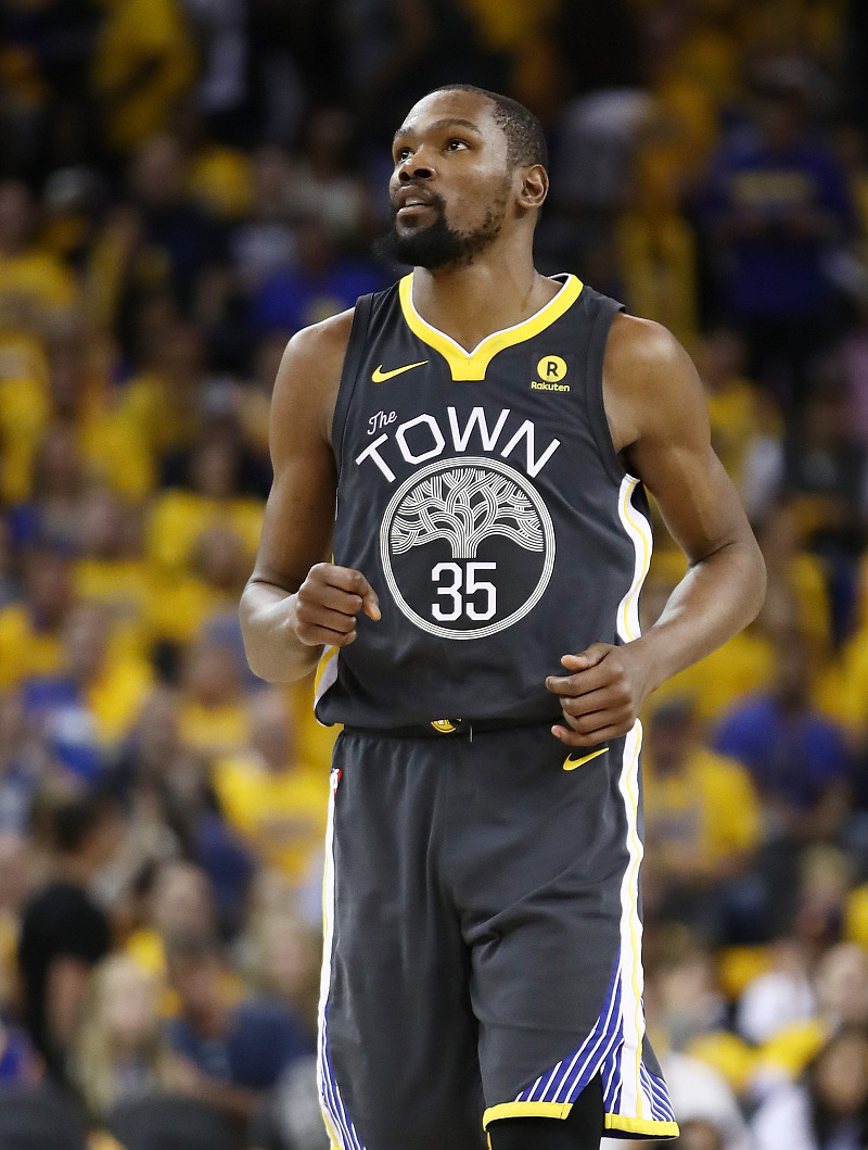 关于里程碑夜奥兰多魔术队长鼓劲，欧篮联关键时刻刷纪录，赛场秩序良好，医务组通报恢复的信息