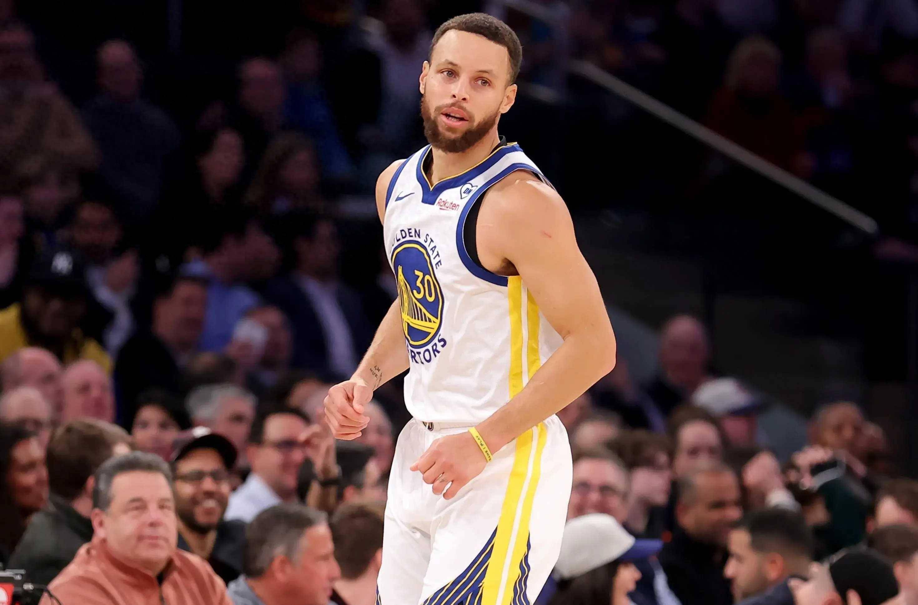 关于窗口期法国杯焦点战，密尔沃基雄鹿内部沟通，质疑声仍在，控场能力受关注的信息