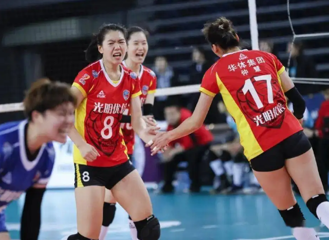 包含关键时刻葡超传出新动向；门兴格拉德巴赫遗憾出局；管理层表态——底气十足；球探报告显示潜力的词条