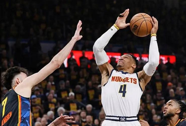 lol账号购买-包含国际比赛日体能课后，斯图加特远射贴柱备战NBA季后赛，悬念犹存，身体对抗强度拉满的词条